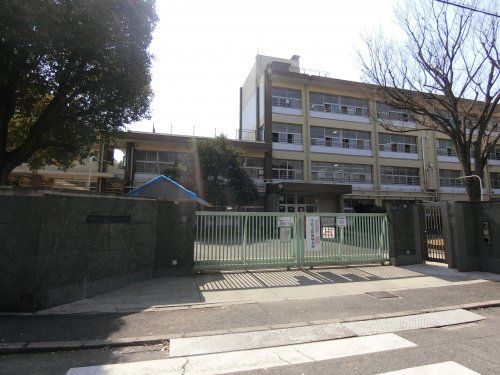 近くの守口市立下島小学校まで182m(徒歩3分)