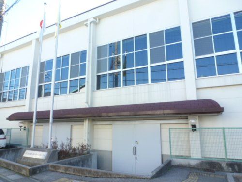 近くの川口市役所 鳩ケ谷スポーツセンターまで296m（徒歩4分）