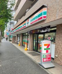 近くのセブンイレブン 杉並堀ノ内1丁目店まで411m（徒歩6分）