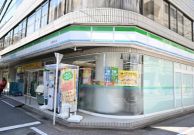 近くのファミリーマート 三鷹駅前店まで181m（徒歩3分）