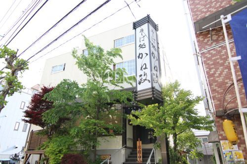 近くの飲食店まで1,132m（徒歩15分）