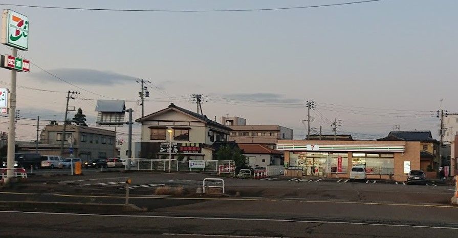 近くのコンビニまで467m（徒歩6分）