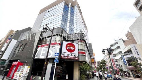 近くのガストまで1,384m（徒歩18分）