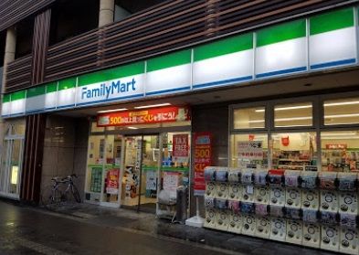 近くのファミリーマート 難波中三丁目店まで165m(徒歩3分)