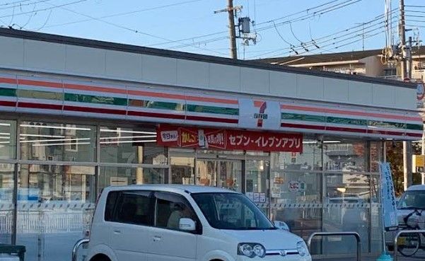 近くのセブンイレブン 高槻芝生町3丁目店まで1,086m(徒歩14分)