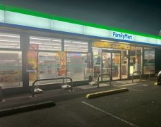近くのファミリーマート 新居浜萩生店まで884m（徒歩12分）