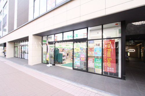 近くのコンビニまで491m（徒歩7分）