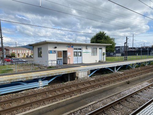 近くの信越本線前川駅まで517m（徒歩7分）