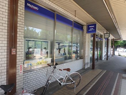 近くのみずほ銀行出町支店まで221m(徒歩3分)