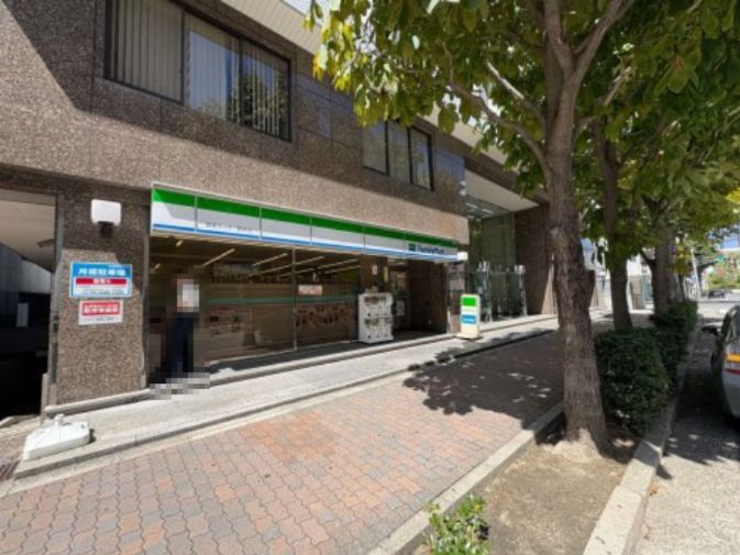 近くのファミリーマート 貿易センター駅前店まで185m(徒歩3分)