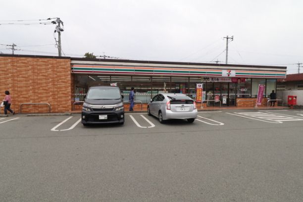 近くのセブンイレブン 玉名山田店まで549m（徒歩7分）