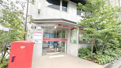 近くの杉並下高井戸郵便局まで591m（徒歩8分）