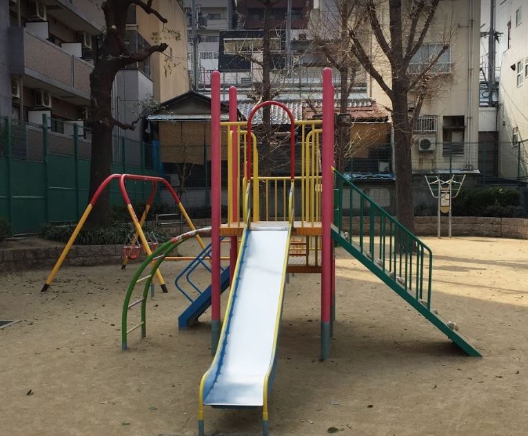 近くの黒門公園まで212m（徒歩3分）