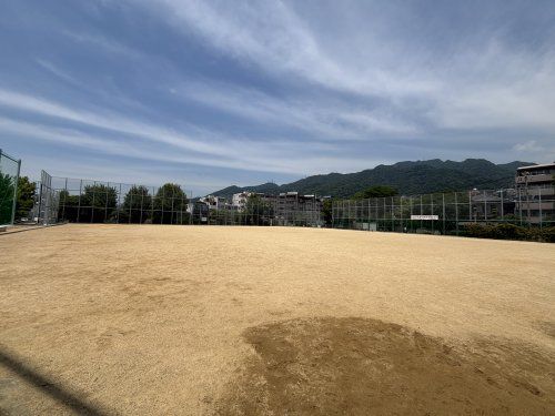 近くの篠原公園まで347m（徒歩5分）