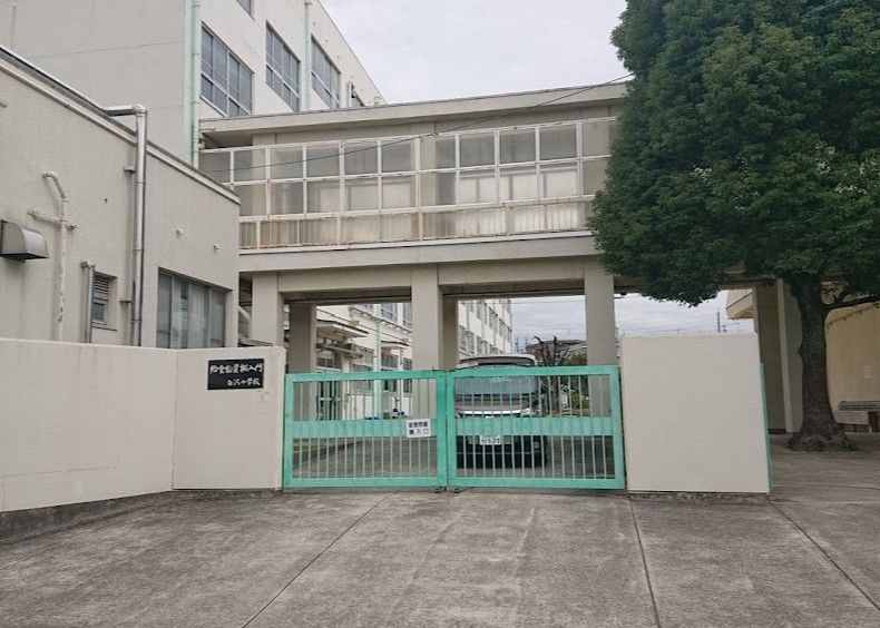 近くの小学校まで519m（徒歩7分）