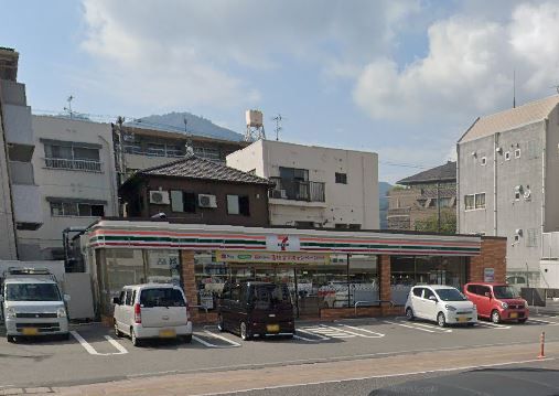 近くのセブンイレブン 呉市本通5丁目店まで519m（徒歩7分）