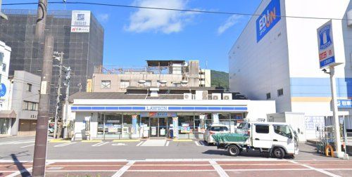 近くのローソン 呉西中央店まで252m（徒歩4分）