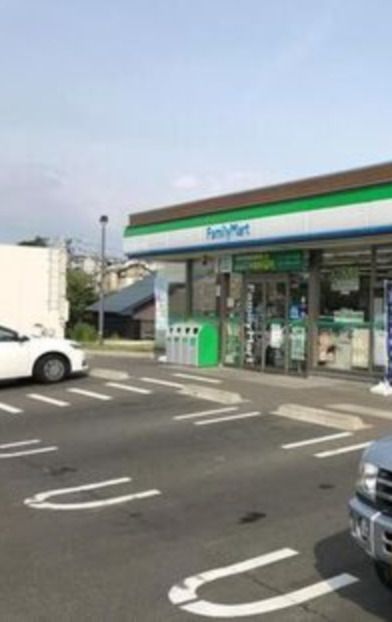 近くのファミリーマート　東勝山二丁目店まで638m（徒歩8分）