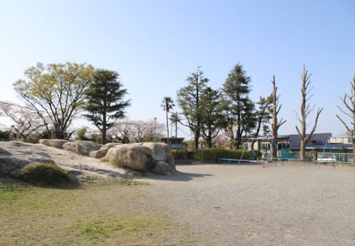 近くの鷹取公園まで773m（徒歩10分）