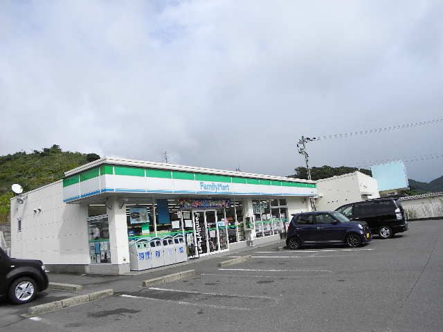 近くのファミリーマート 東長崎戸石店まで585m(徒歩8分)