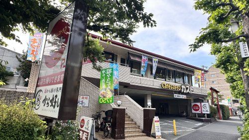 近くの飲食店まで1,157m（徒歩15分）