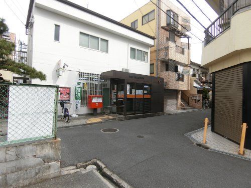 近くの寝屋川萱島東郵便局まで274m（徒歩4分）
