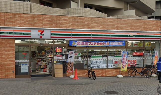 近くのセブンイレブン 大阪江戸堀3丁目店まで490m（徒歩7分）