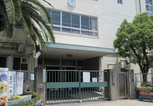 近くの古川小学校まで475m（徒歩6分）