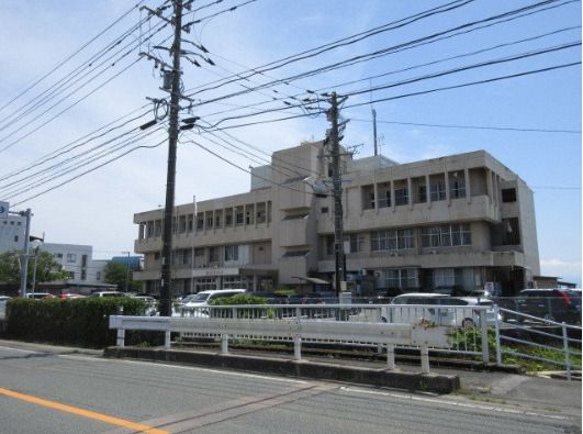 近くの荒尾警察署まで1,758m（徒歩22分）