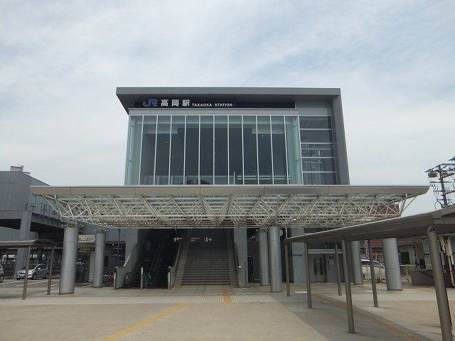 近くの高岡駅まで1,196m(徒歩15分)