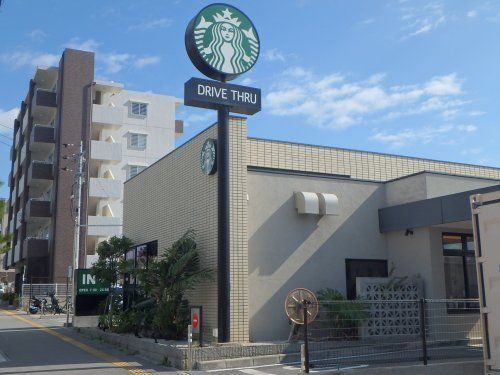 近くのスターバックスコーヒー 沖縄真嘉比店まで462m（徒歩6分）