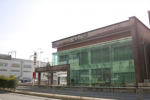 近くの愛知銀行 東海支店まで922m（徒歩12分）