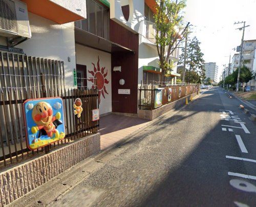 近くの認定こども園仁和寺保育園まで657m（徒歩9分）