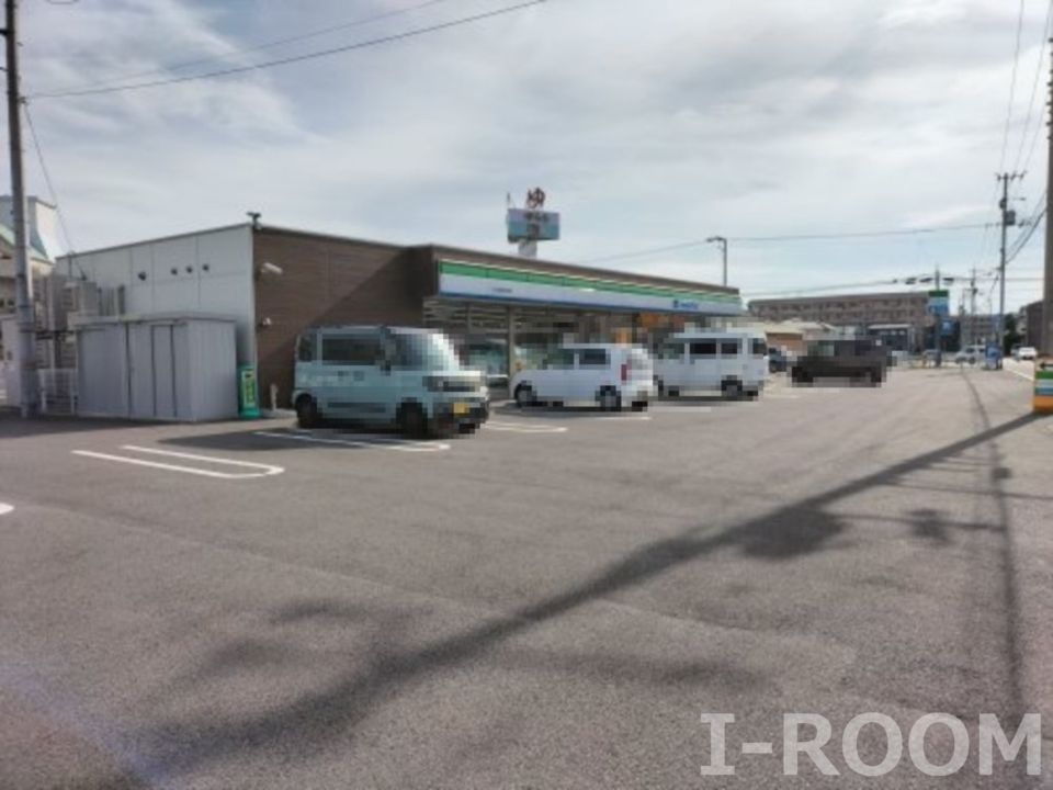 近くのファミリーマート 松山南斎院町西店まで712m(徒歩9分)