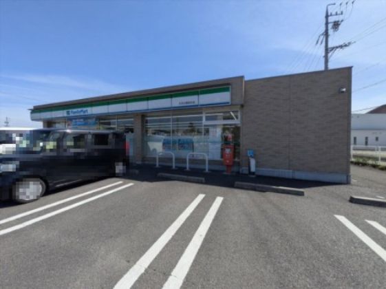 近くのファミリーマート 北名古屋能田店まで812m(徒歩11分)