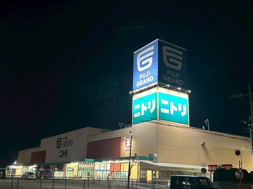 近くのフジグラン西条まで693m(徒歩9分)