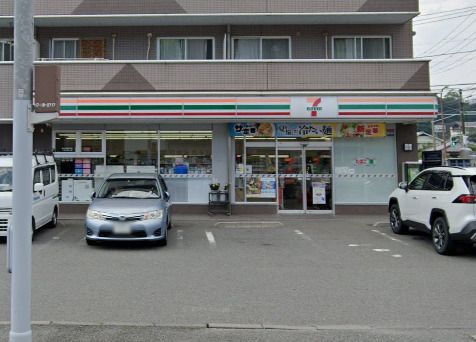 近くのセブンイレブン 逗子桜山3丁目店まで718m（徒歩9分）