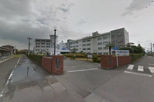 近くの学校法人前田学園鹿屋中央高校まで1,000m(徒歩13分)