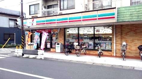 近くのコンビニまで167m（徒歩3分）