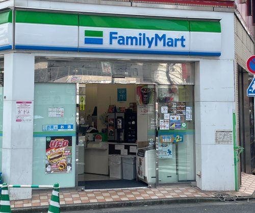 近くのファミリーマート 蒲田西口工学院通り店まで372m(徒歩5分)