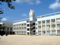 近くの神戸市立長田南小学校まで948m(徒歩12分)