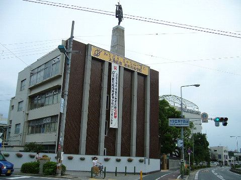近くの大阪国際滝井高等学校まで425m(徒歩6分)