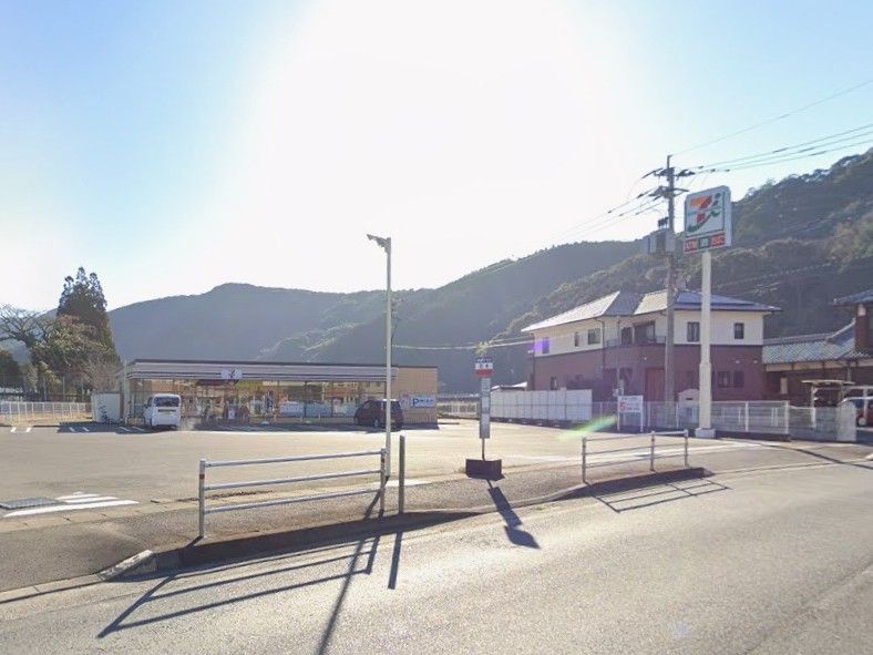近くのセブンイレブン川棚町倉本橋店まで23m(徒歩1分)