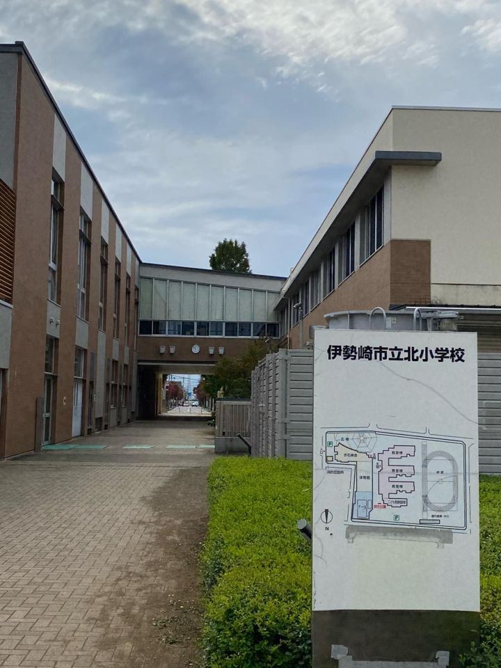 近くの伊勢崎市立北小学校まで1,196m（徒歩15分）