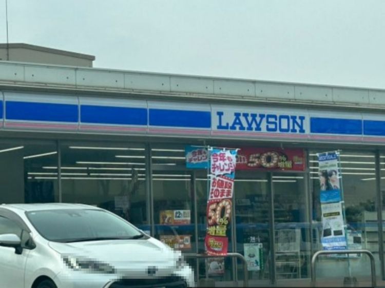 近くのローソン 今治南宝来町一丁目店まで858m(徒歩11分)