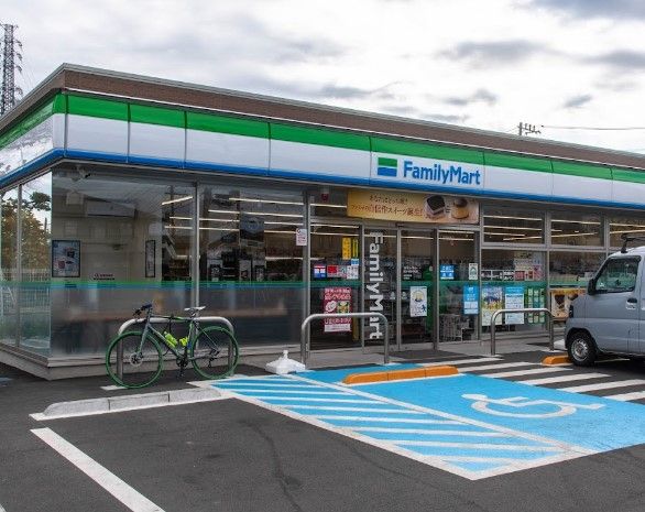 近くのファミリーマート 国分寺高木町店まで556m（徒歩7分）