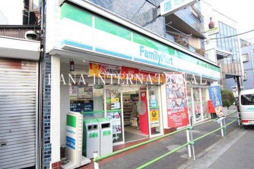 近くのファミリーマート吉川金町店まで753m(徒歩10分)