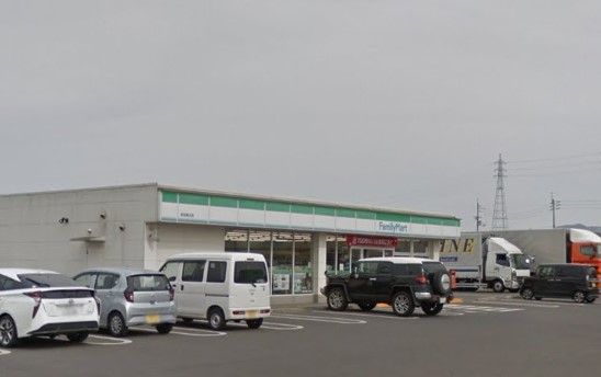 近くのファミリーマート 高松前田東町店まで909m(徒歩12分)