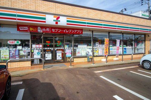 近くのセブンイレブン見附本所店まで481m（徒歩7分）
