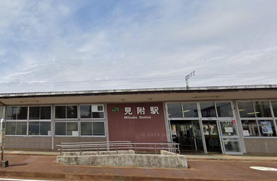 近くの見附駅まで296m（徒歩4分）